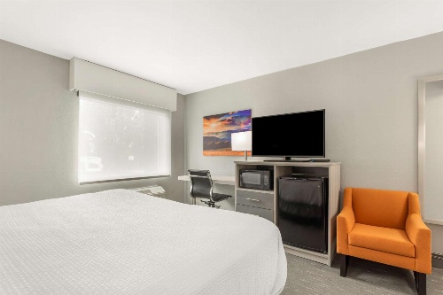 Best Western Plus Magnolia Inn & Suites image 2
